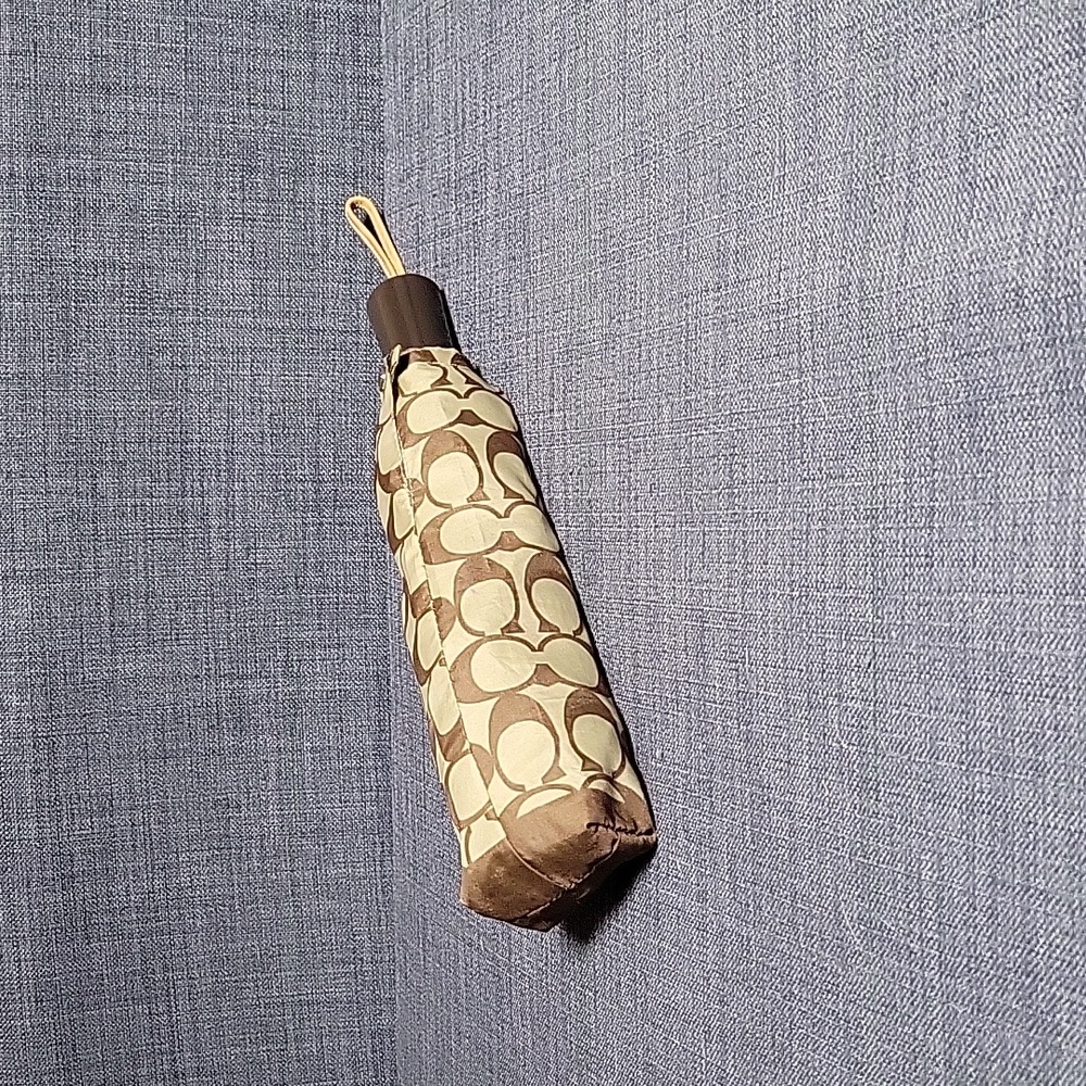 Coach Signature Umbrella in Tan